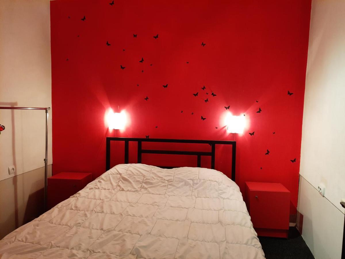 Midnight Cats' Apartment in Rynok Square Lviv Buitenkant foto