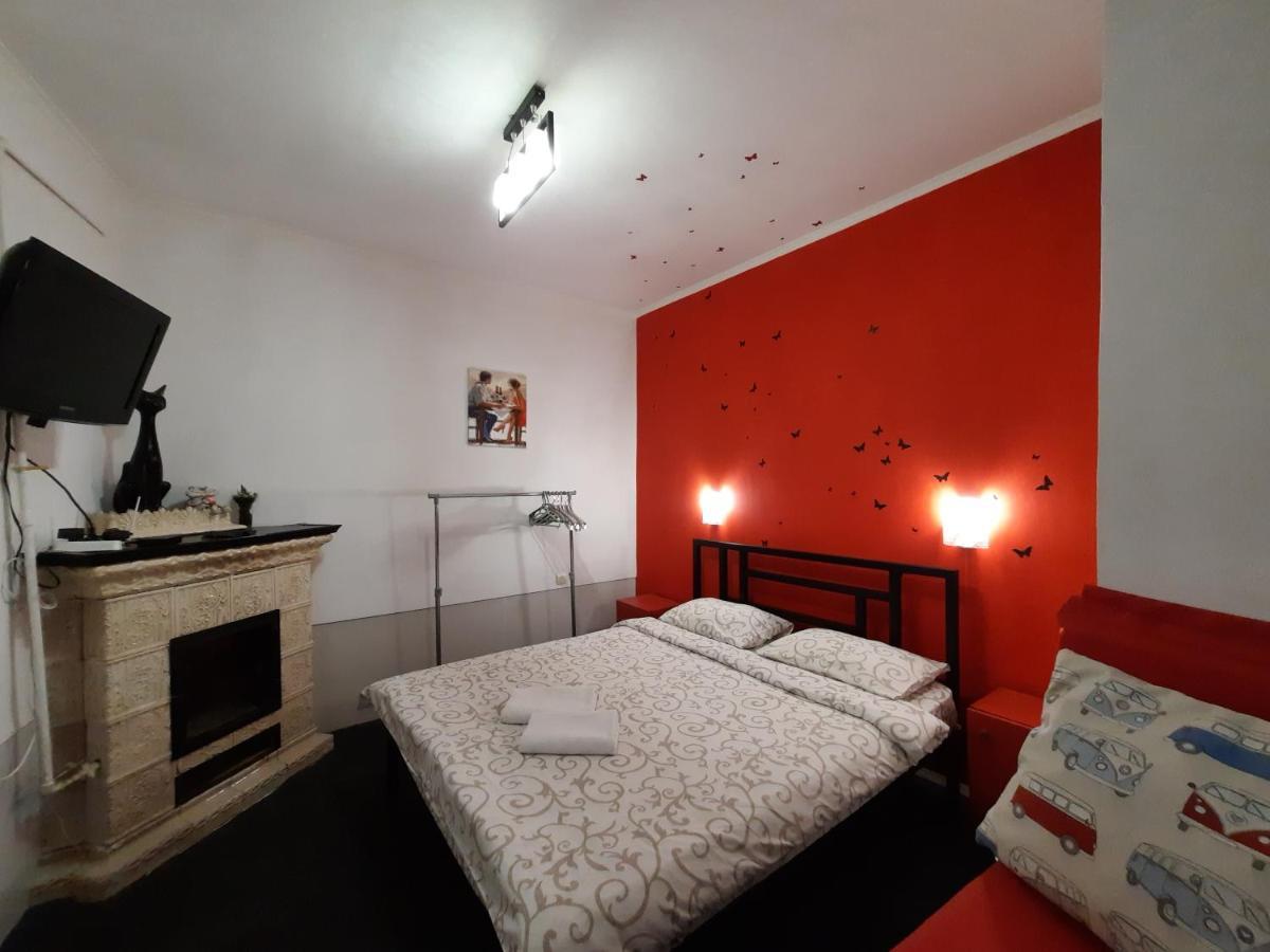 Midnight Cats' Apartment in Rynok Square Lviv Buitenkant foto